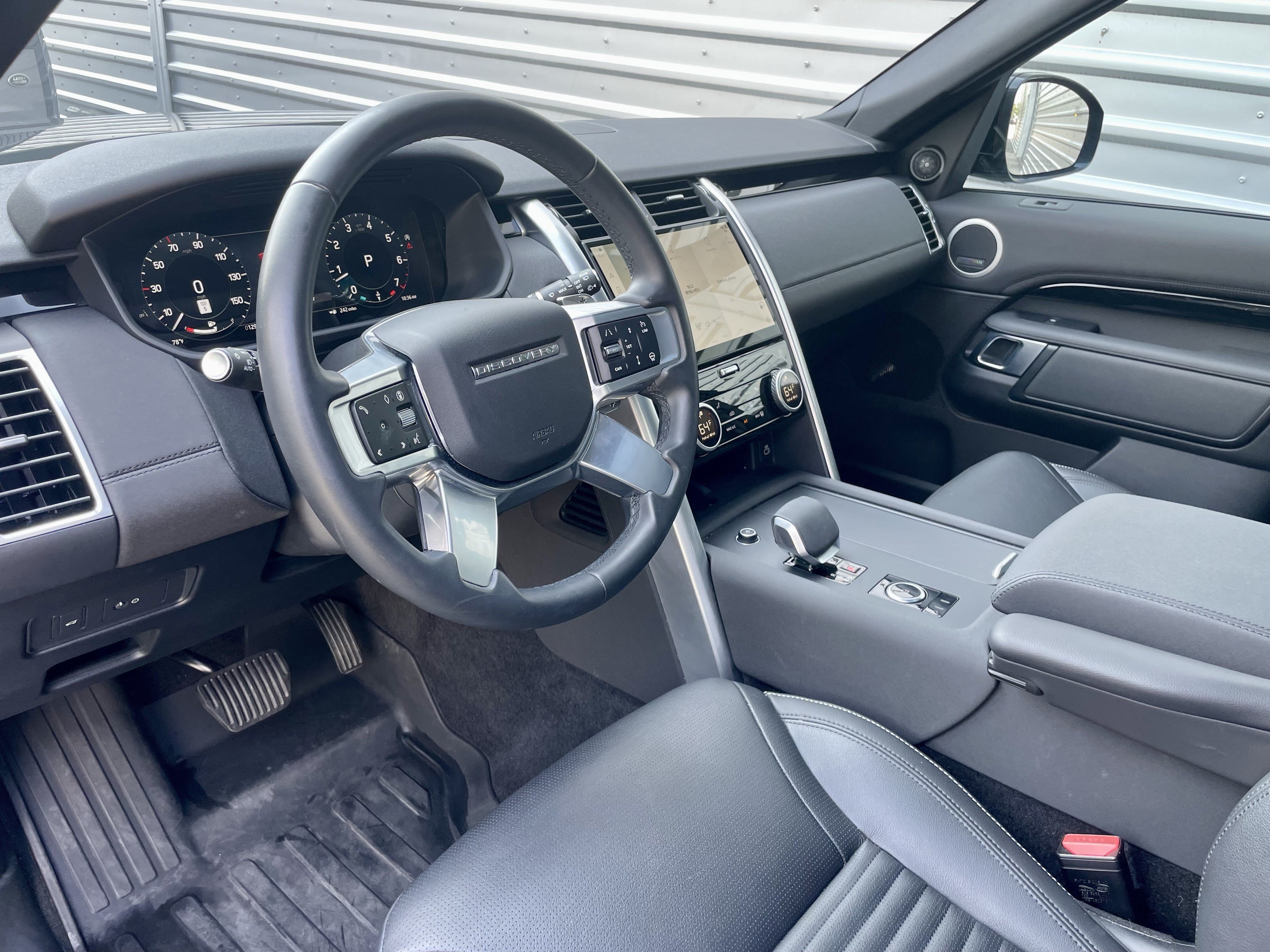 Used 2025 Land Rover Discovery S AWD/4WD image 13