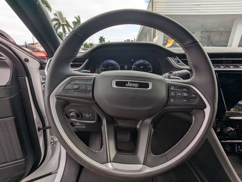 Used 2024 Jeep Grand Cherokee L Laredo AWD/4WD image 15
