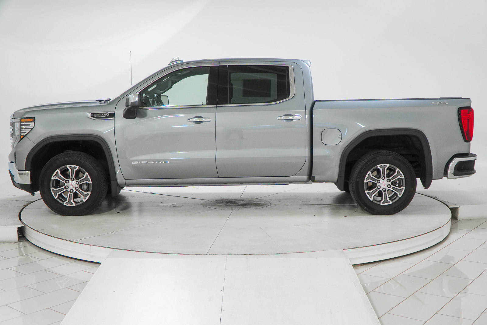 Used 2026 GMC Sierra 1500 SLT AWD/4WD image 5