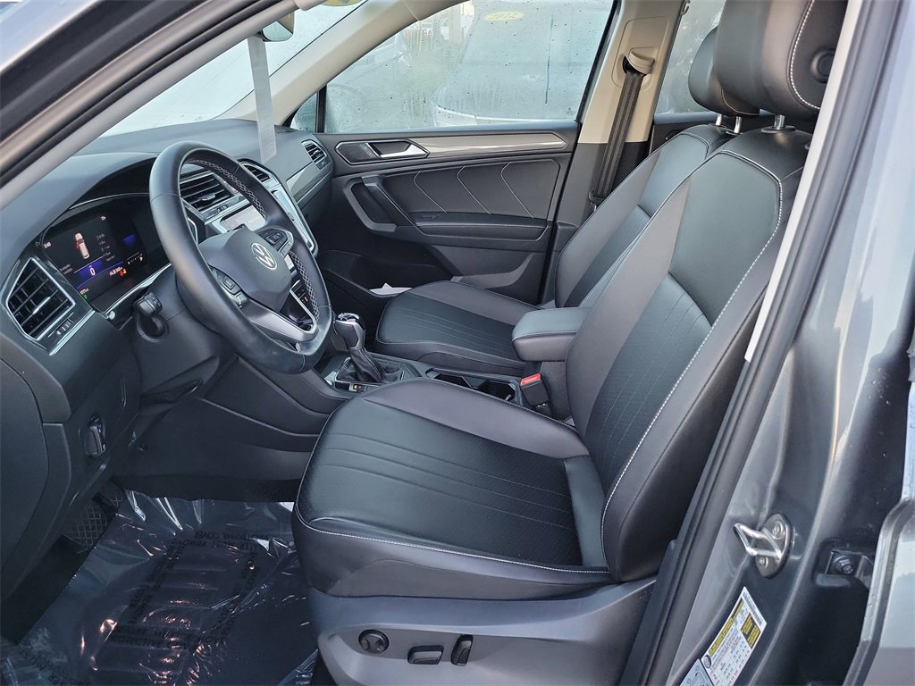 Certified 2022 Volkswagen Tiguan SE image 13