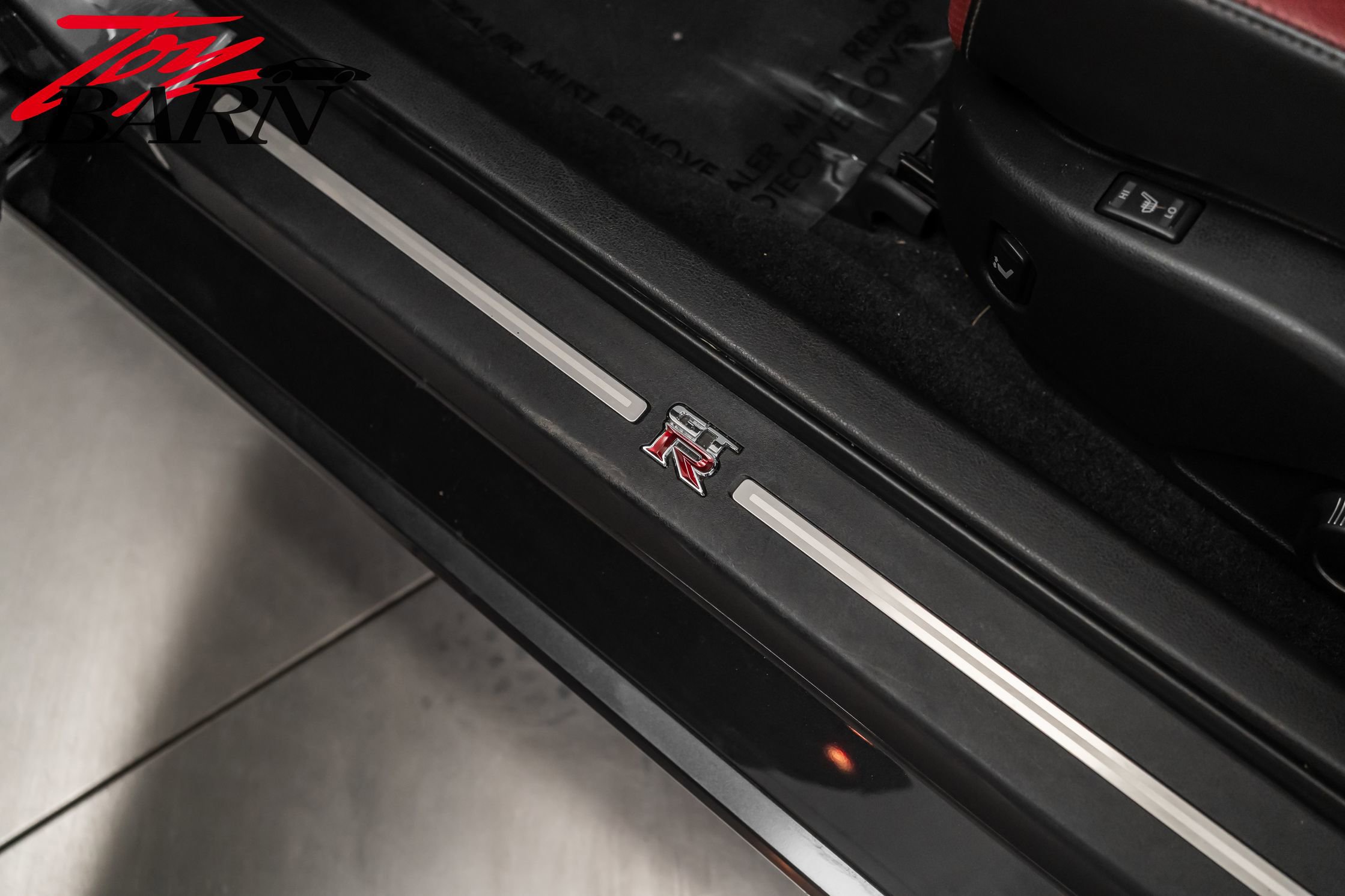 Used 2013 Nissan GT-R Black Edition image 23