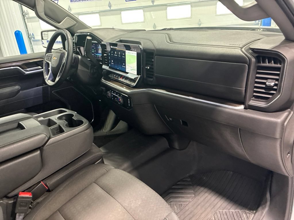 Used 2025 Chevrolet Silverado 1500 LT AWD/4WD image 39