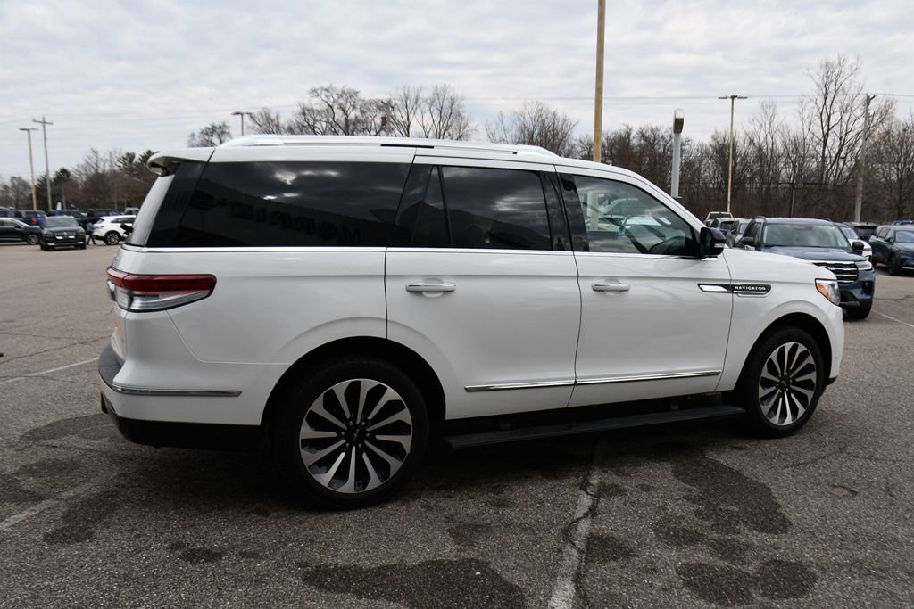 Used 2022 Lincoln Navigator Reserve image 7