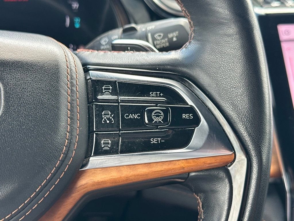 Used 2023 Jeep Grand Cherokee Summit AWD/4WD image 23