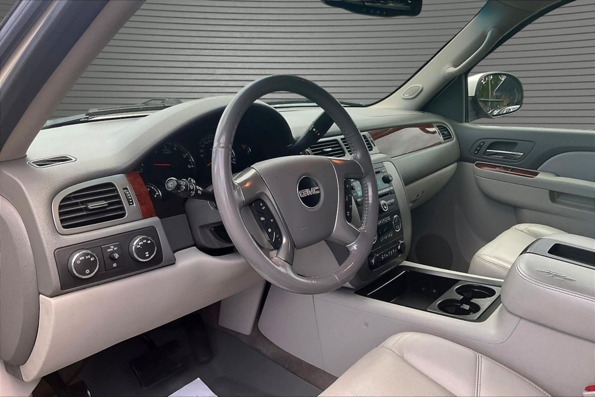 Used 2012 GMC Yukon SLT w/ SLT-2 Equipment Package AWD/4WD image 16