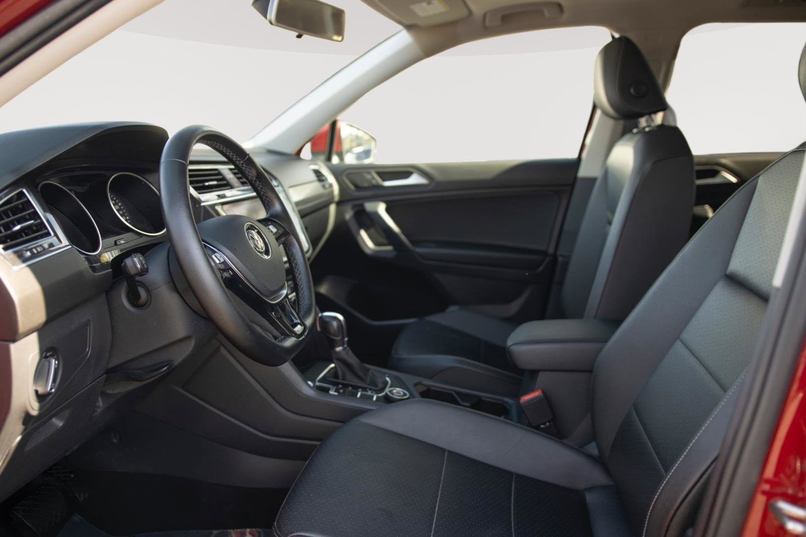 Used 2019 Volkswagen Tiguan S image 2