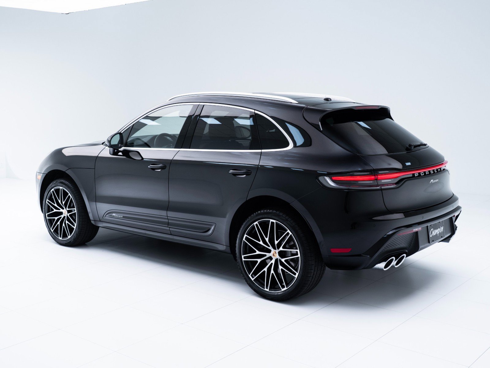New 2026 Porsche Macan AWD/4WD image 3