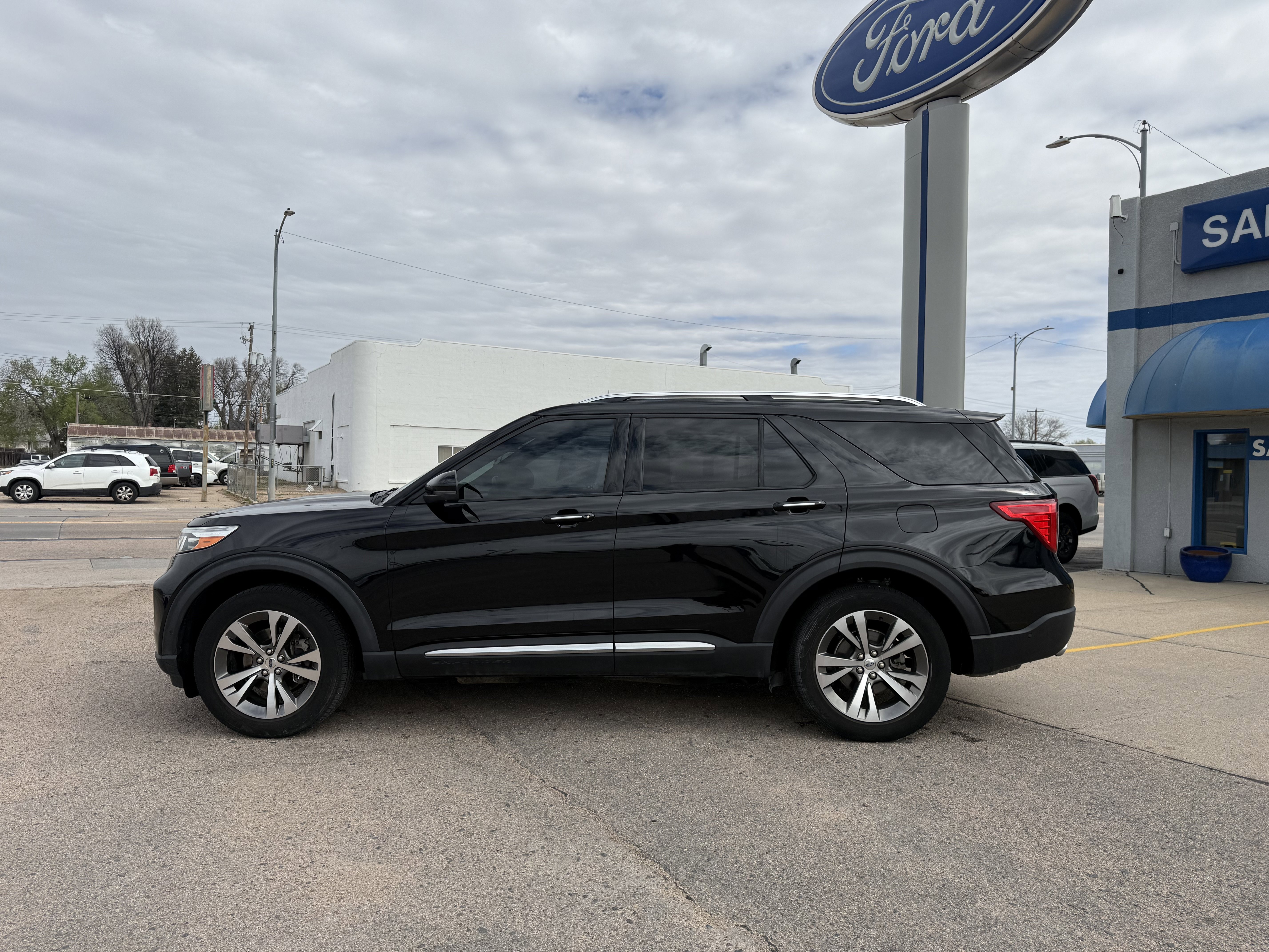 Used 2020 Ford Explorer Platinum AWD/4WD image 13