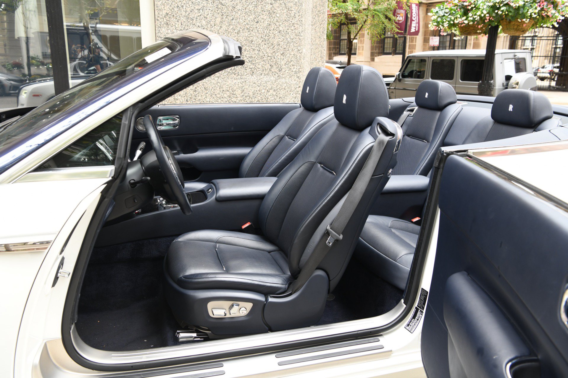 Used 2020 Rolls-Royce Dawn RWD image 7