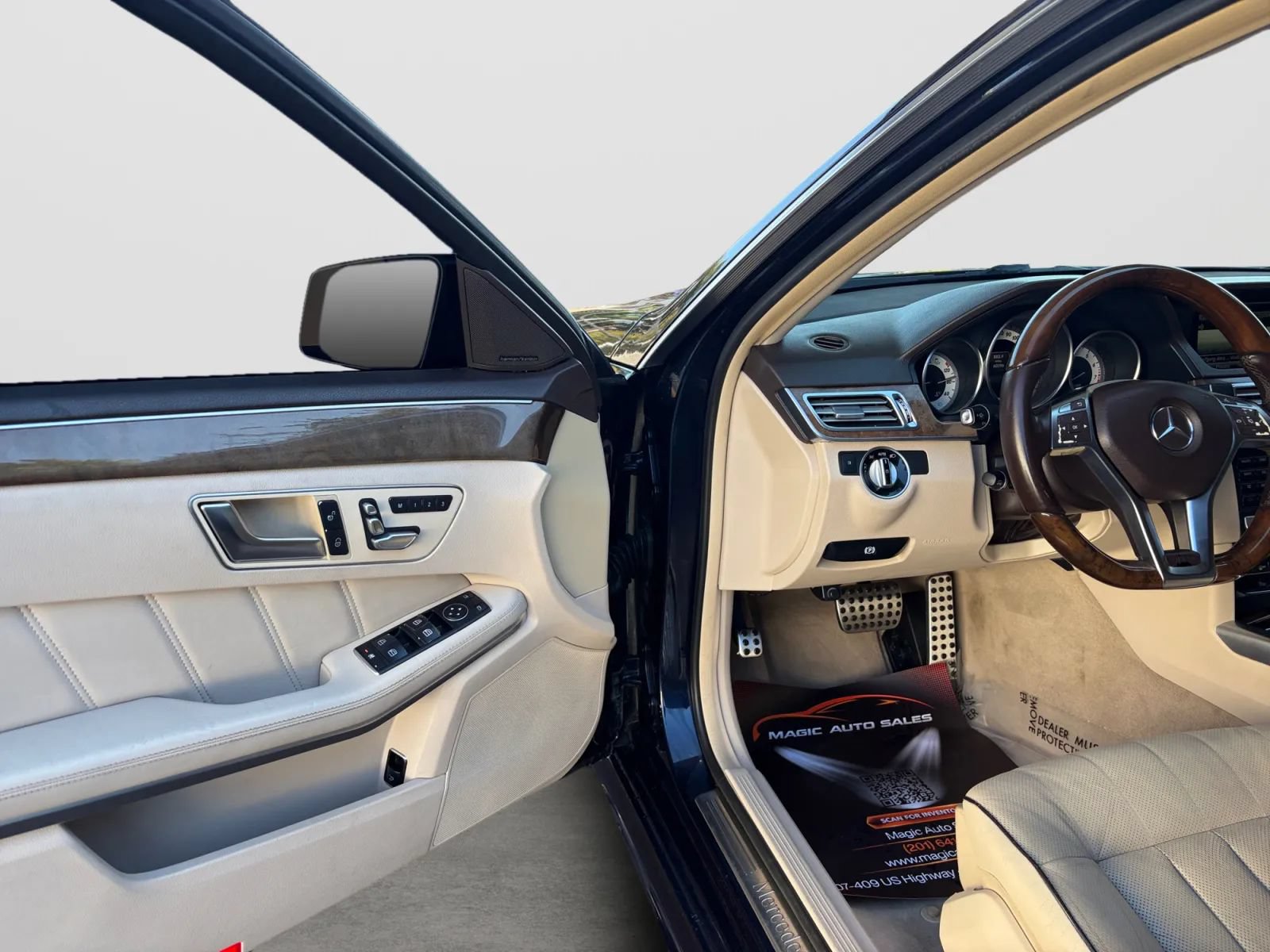 Used 2014 Mercedes-Benz E 550 4MATIC Sedan image 11