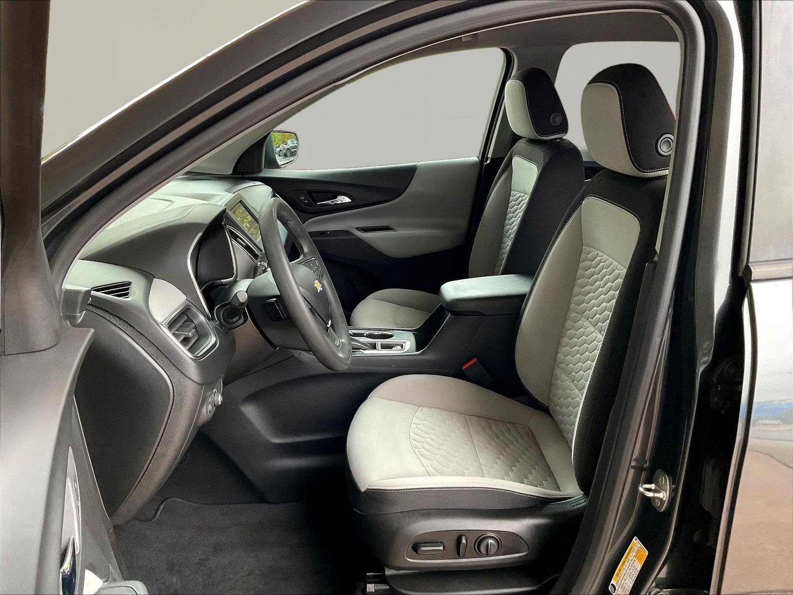 Used 2021 Chevrolet Equinox LS w/ LPO, Blackout Package FWD image 20