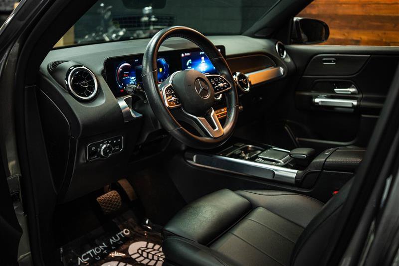 Used 2022 Mercedes-Benz GLB 250 w/ Premium Package Lite image 9