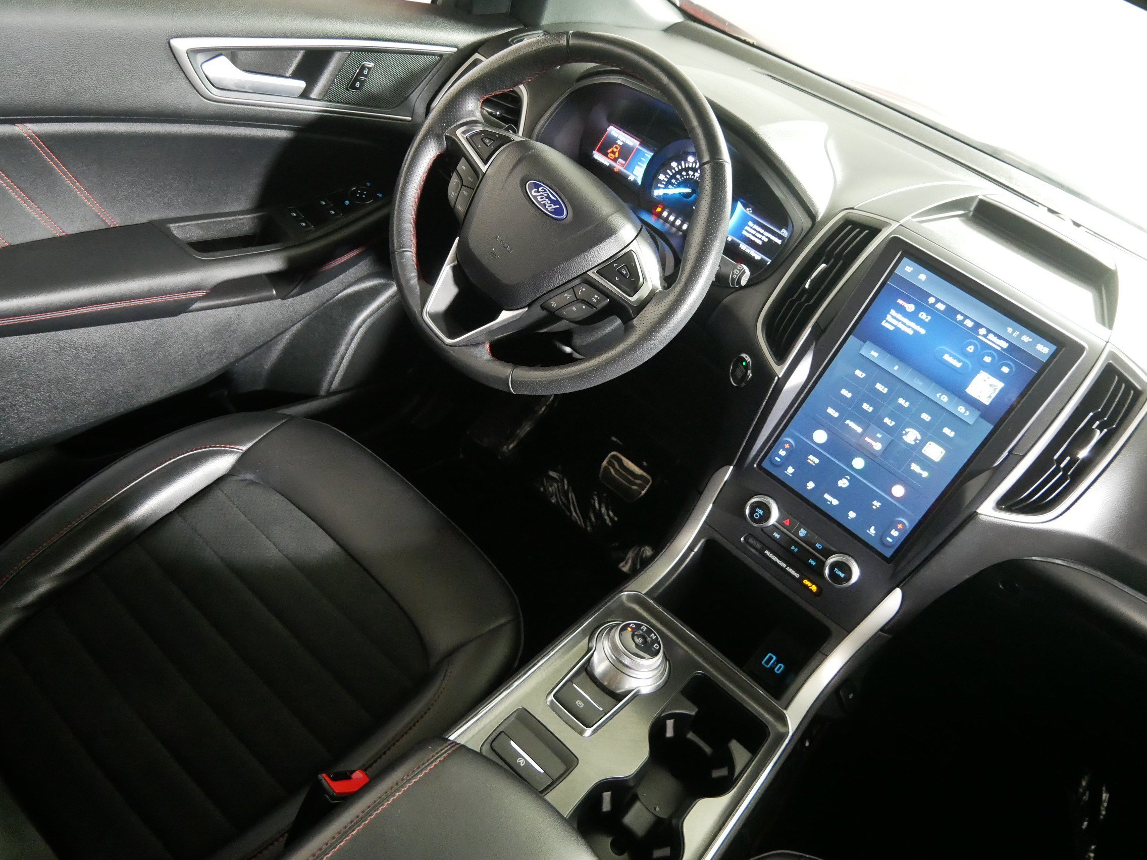 Used 2024 Ford Edge ST-Line w/ Class II Trailer Tow Package AWD/4WD image 9