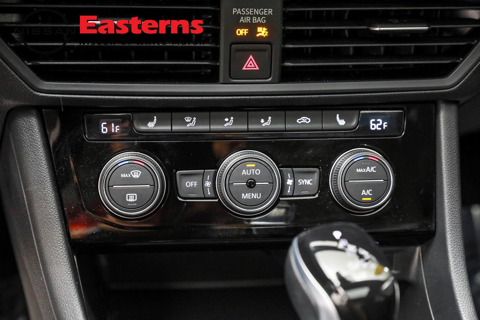 Used 2023 Volkswagen Jetta SE w/ Panoramic Sunroof Package image 19