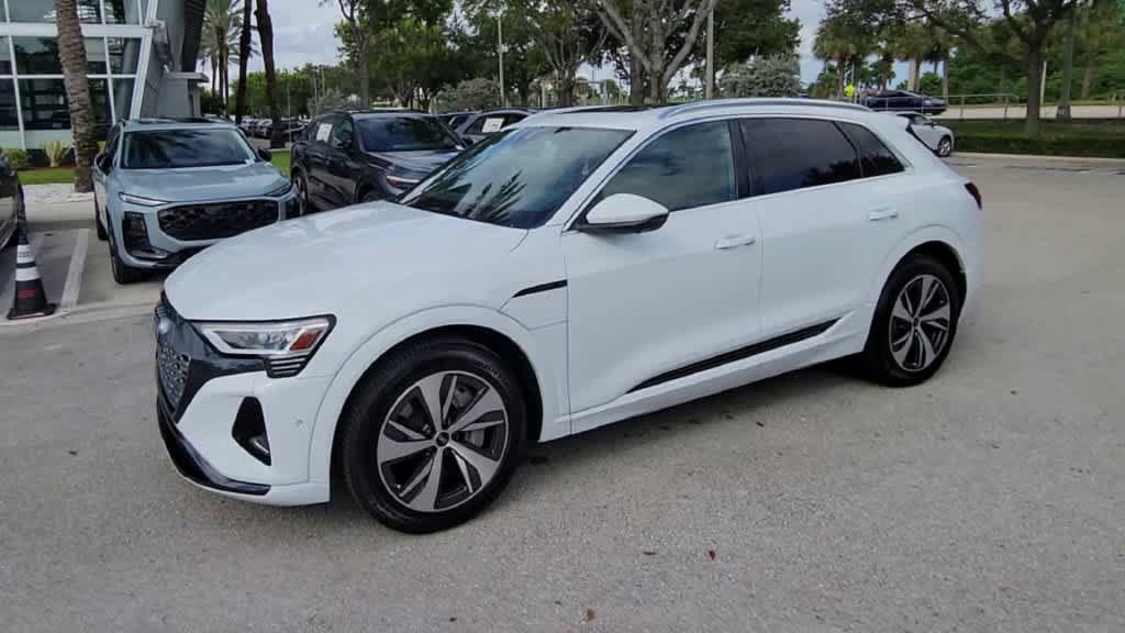 Certified 2024 Audi Q8 e-tron Premium Plus AWD/4WD image 4