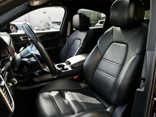 Used 2022 Porsche Cayenne Platinum Edition AWD/4WD image 27