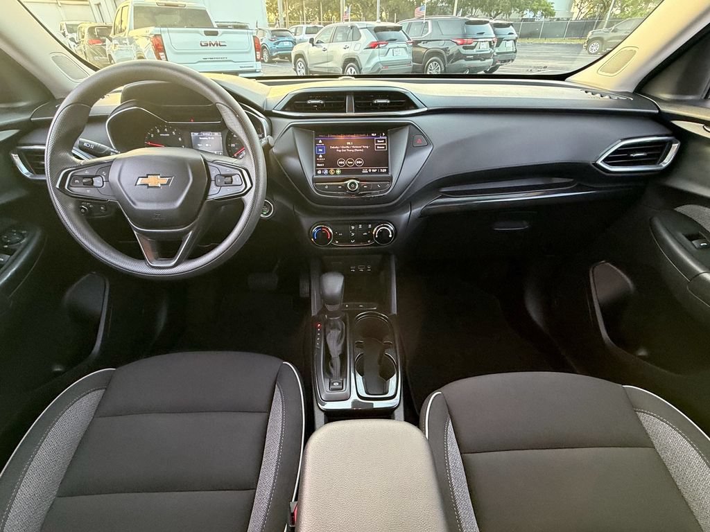 Used 2023 Chevrolet TrailBlazer LT FWD image 13