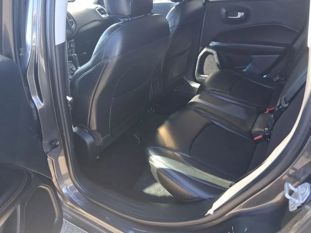 Used 2018 Jeep Compass Latitude w/ Popular Equipment Group AWD/4WD image 12