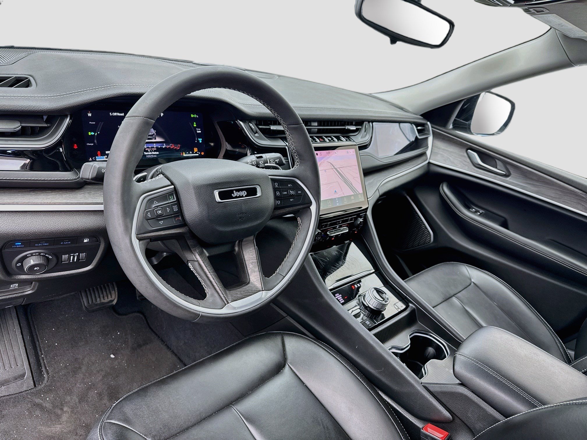 Used 2023 Jeep Grand Cherokee 4WD 4xe image 7