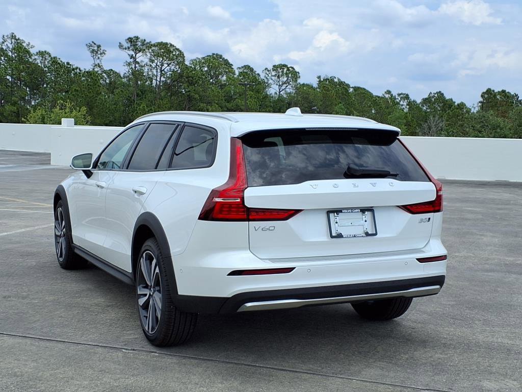 New 2025 Volvo V60 B5 Cross Country Plus w/ Protection Package Premier image 5