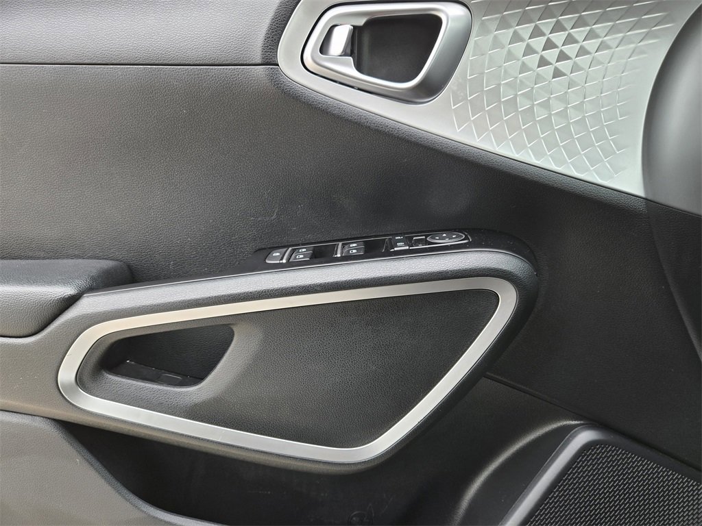 Certified 2023 Kia Soul LX w/ LX Technology Package image 25