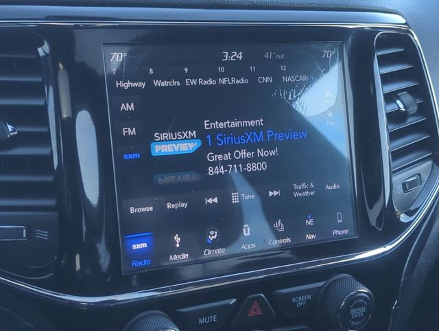 Used 2019 Jeep Grand Cherokee Altitude AWD/4WD image 17