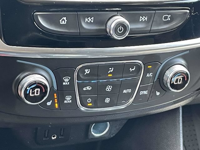Used 2021 Chevrolet Traverse LT w/ LPO, Floor Liner Package AWD/4WD image 28