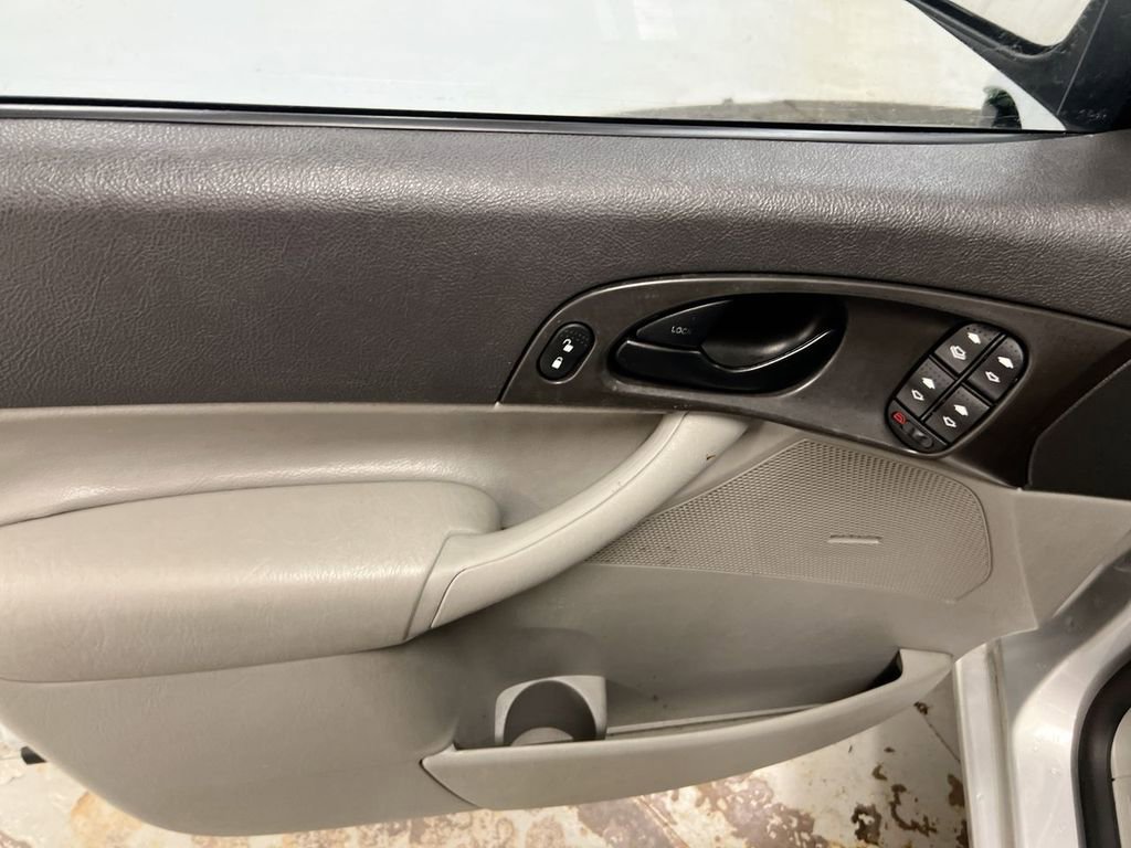 Used 2007 Ford Focus S FWD image 19