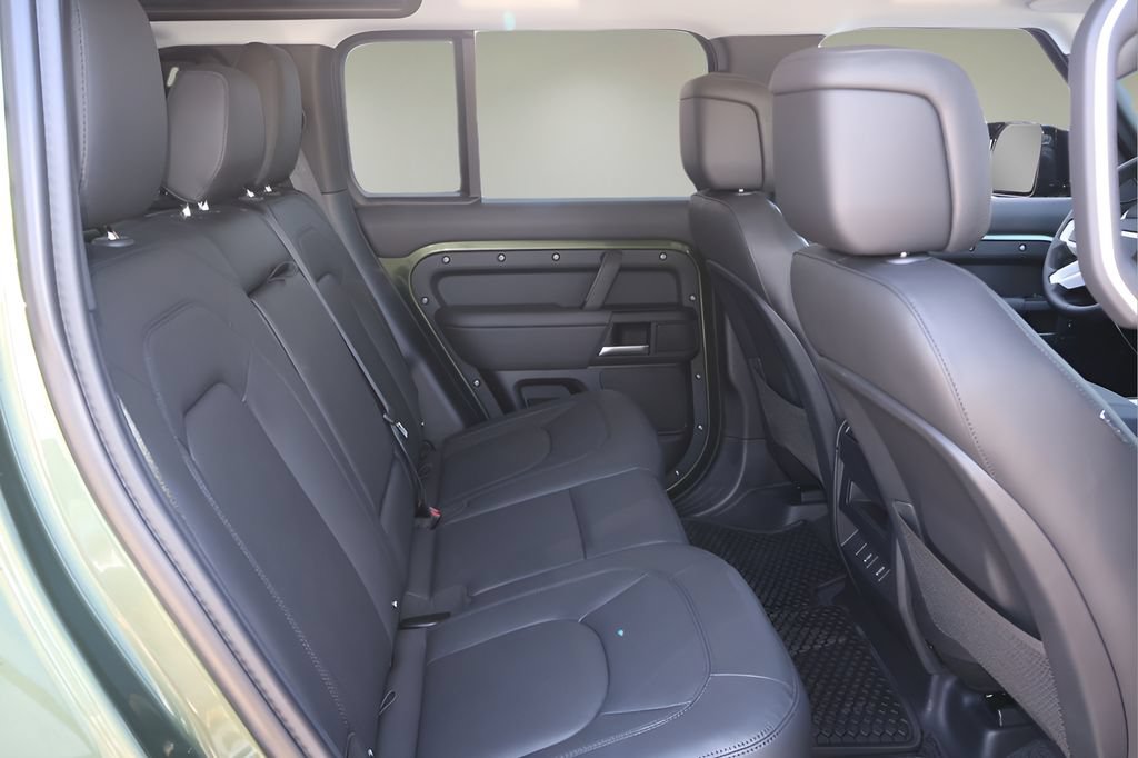 New 2026 Land Rover Defender 110 X-Dynamic SE AWD/4WD image 17