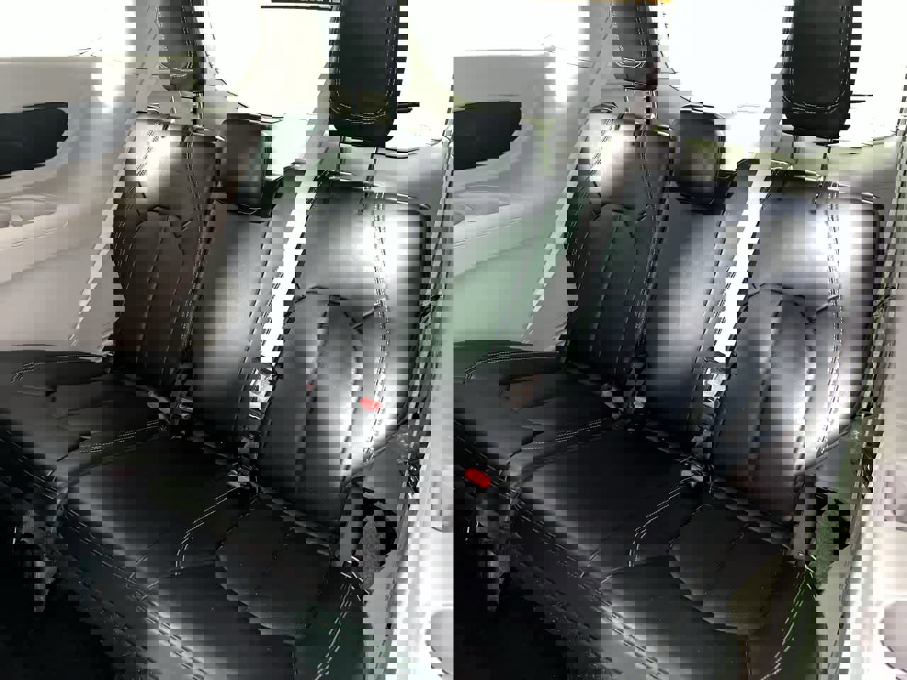 Used 2023 Chrysler Pacifica Touring-L image 25