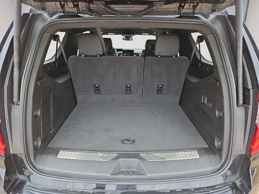 Used 2025 GMC Yukon XL Denali AWD/4WD image 15