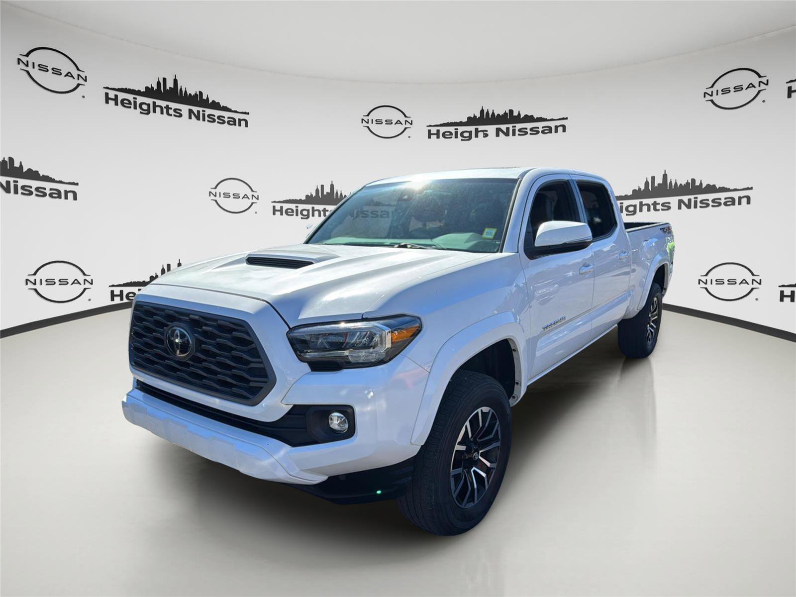 Used 2020 Toyota Tacoma TRD Sport w/ TRD Premium Sport Package image 4