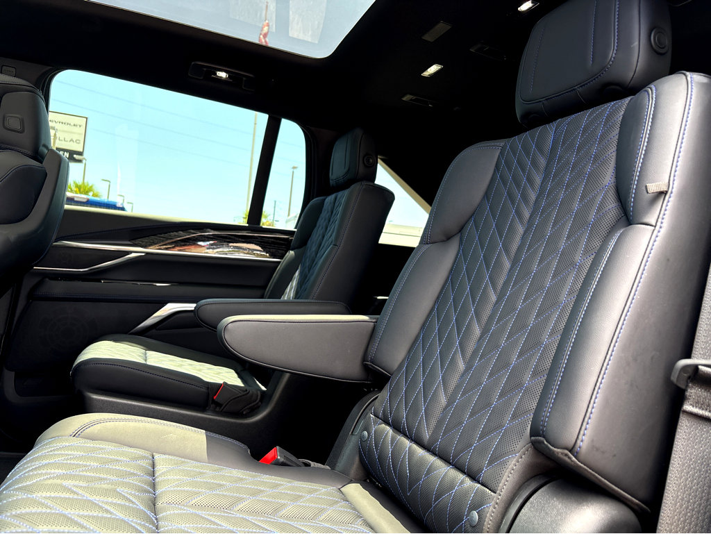 New 2025 Cadillac Escalade IQ Sport 1 w/ LPO, ONYX Package image 16