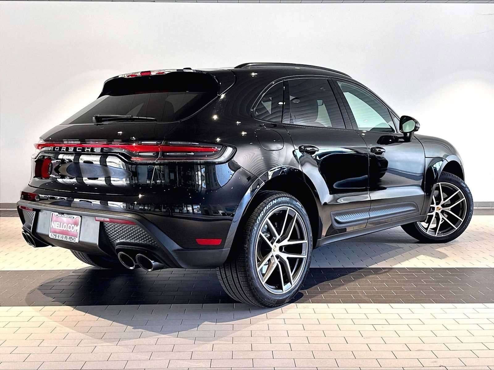 Used 2026 Porsche Macan AWD/4WD image 10