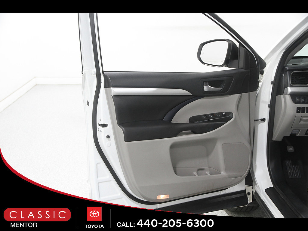 Used 2017 Toyota Highlander XLE AWD/4WD image 4