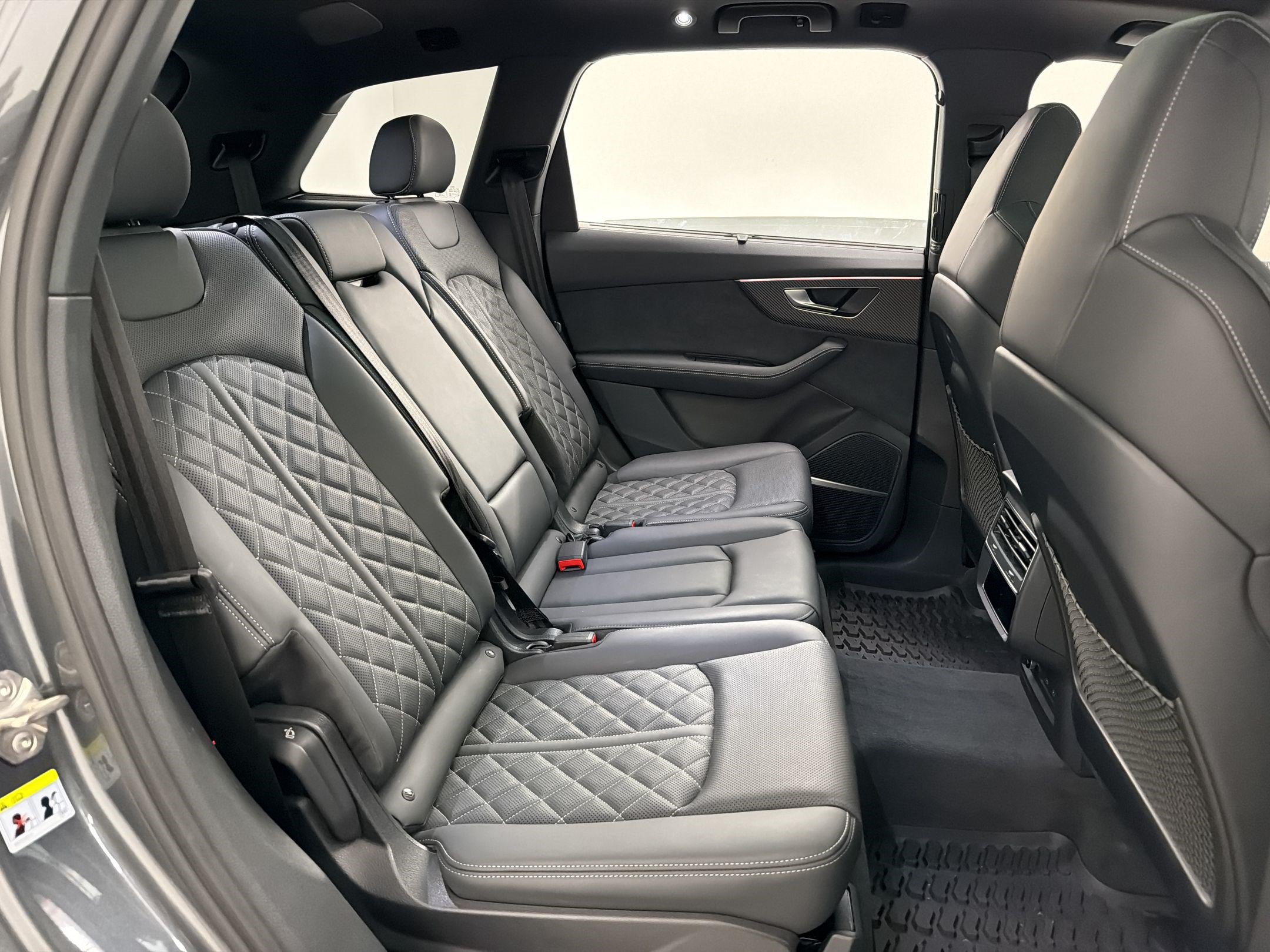 Used 2025 Audi SQ7 Prestige AWD/4WD image 31
