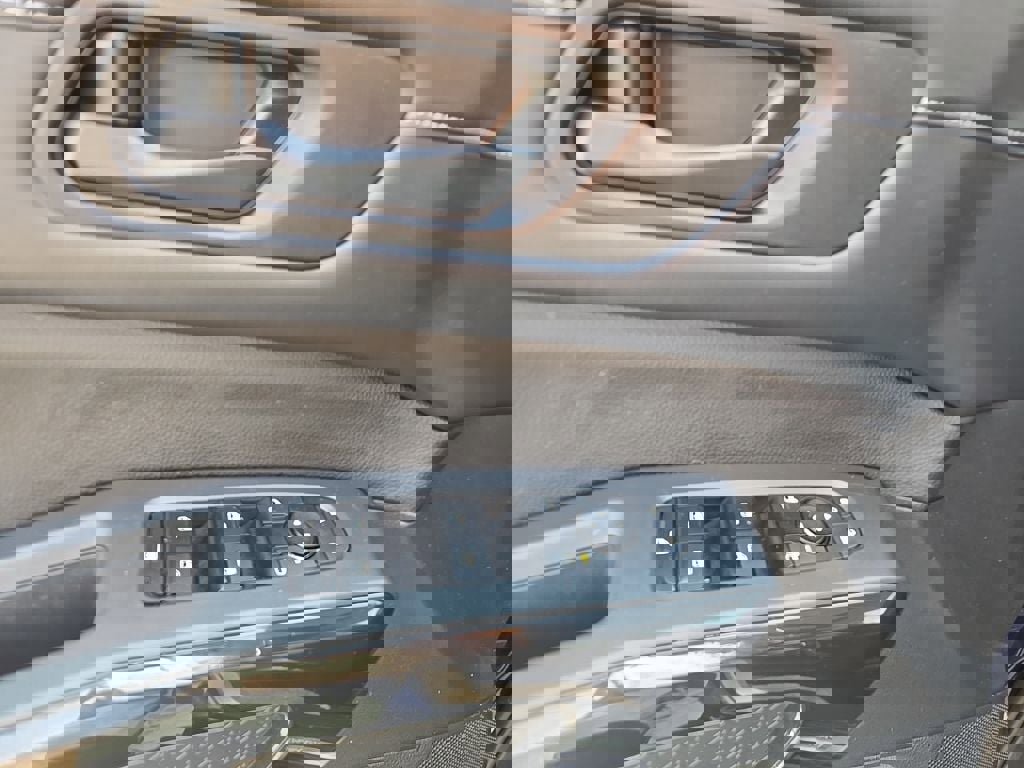 Used 2023 Nissan Pathfinder SV w/ SV Premium Package image 21