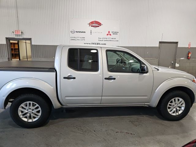 Used 2016 Nissan Frontier SV image 2