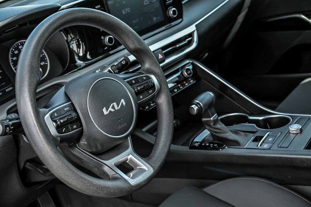 Used 2022 Kia K5 LXS FWD image 18