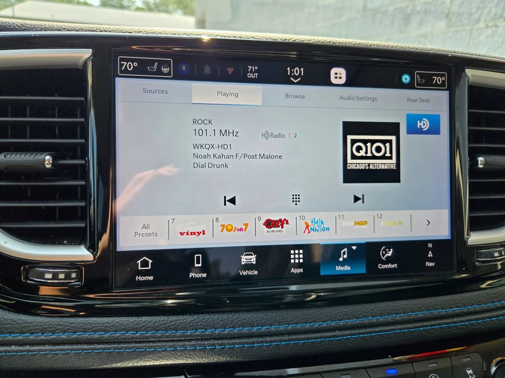 Used 2021 Chrysler Pacifica Touring-L w/ Uconnect Theater Family Group AWD/4WD image 24