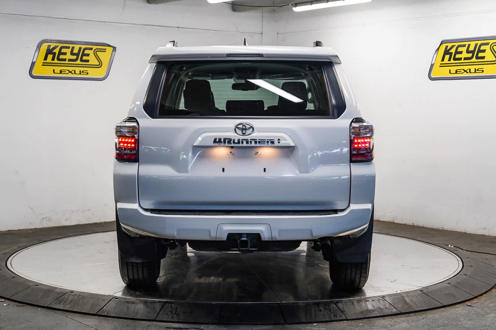 Used 2024 Toyota 4Runner SR5 Premium AWD/4WD image 3