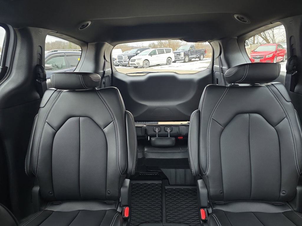 New 2026 Chrysler Pacifica Select w/ S Appearance Package image 24