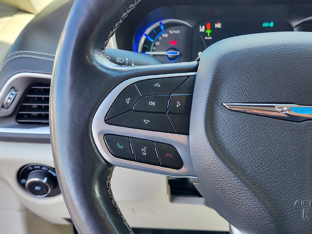 Used 2021 Chrysler Pacifica Touring-L w/ Uconnect Theater Family Group FWD image 30