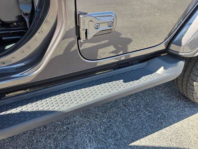 Used 2025 Jeep Wrangler Unlimited Sahara AWD/4WD image 10