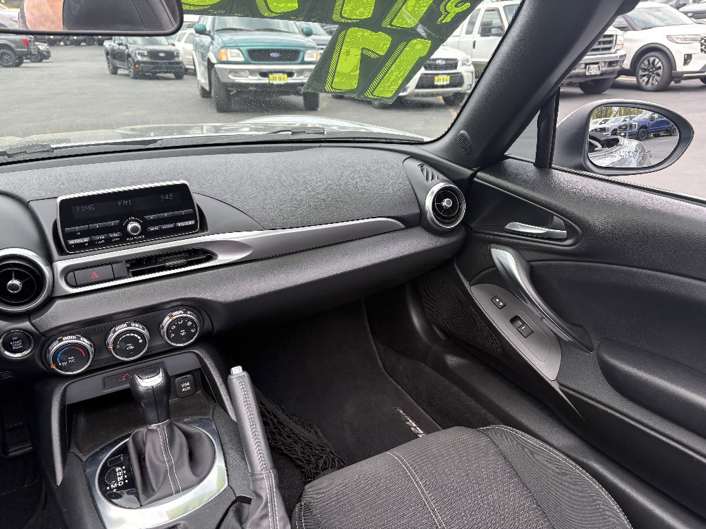 Used 2017 FIAT 124 Spider Classica RWD image 17