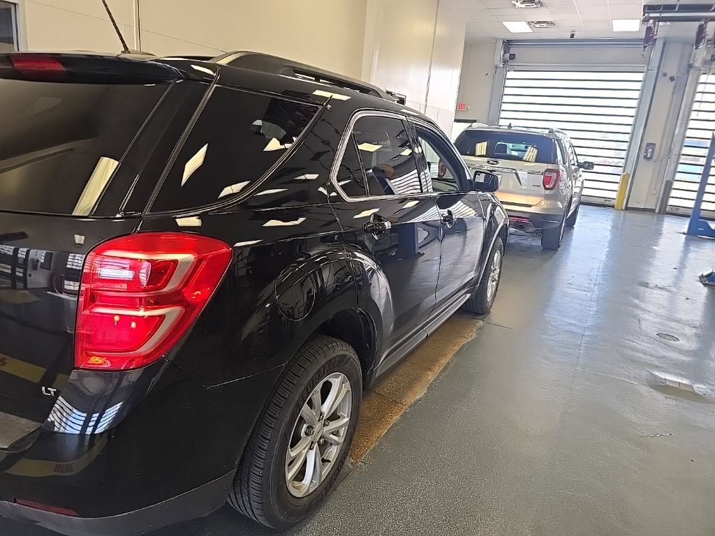 Used 2017 Chevrolet Equinox LT w/ Convenience Package FWD image 3