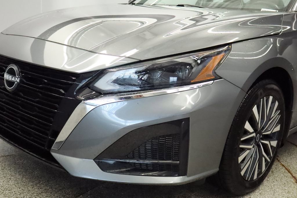 Used 2023 Nissan Altima 2.5 SV w/ SV Premium Package AWD/4WD image 13