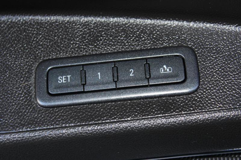 Used 2015 Chevrolet Suburban LT image 12