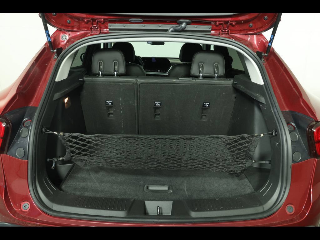 Used 2025 Chevrolet Trax LT w/ LT Convenience Package FWD image 9