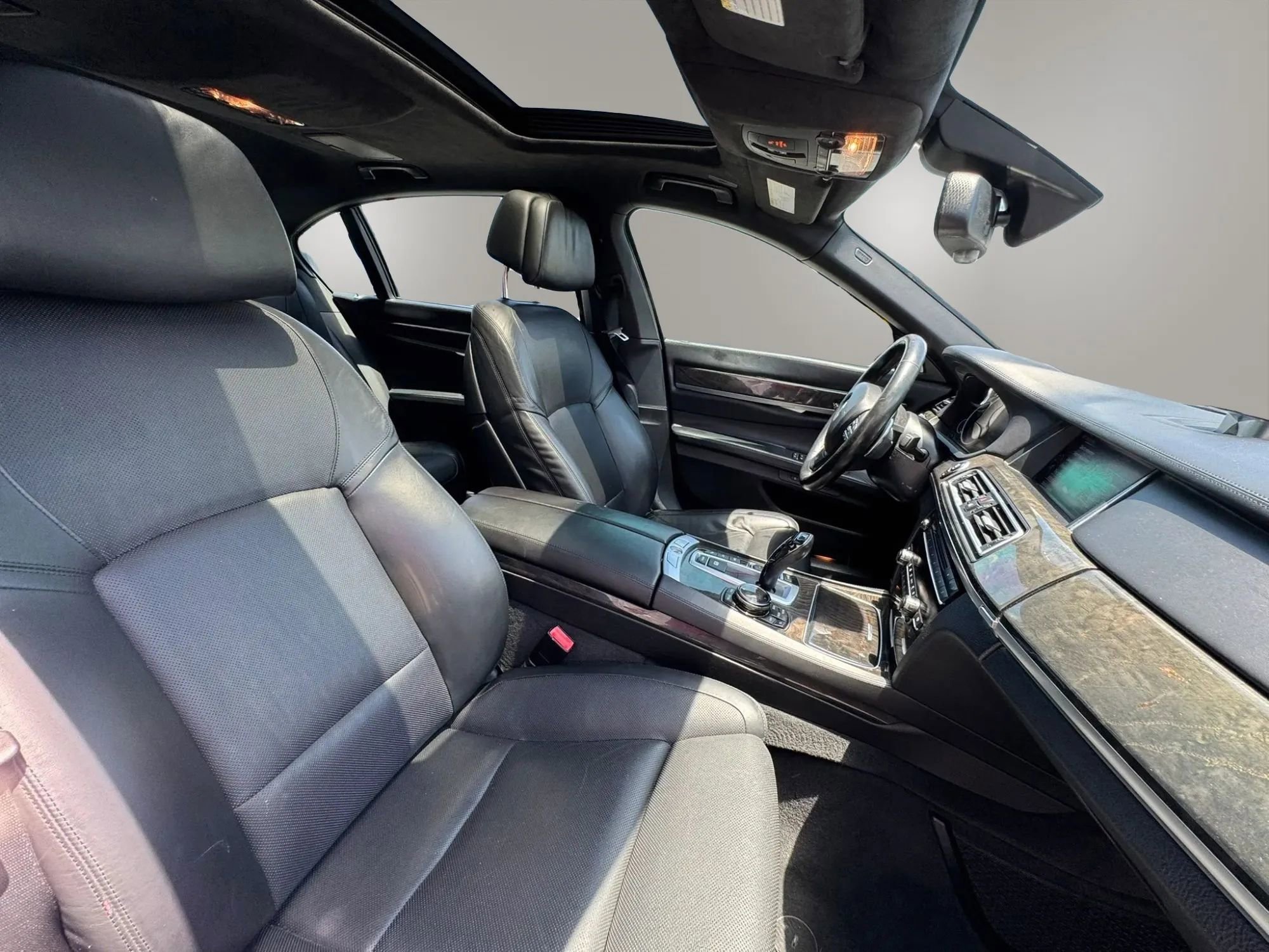Used 2015 BMW 750Li xDrive AWD/4WD image 18